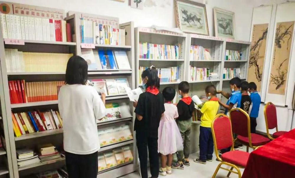 世界讀書日 輪臺縣以網(wǎng)絡(luò)技術(shù)服務(wù)推動(dòng)全民閱讀新風(fēng)尚